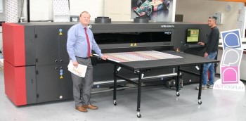 APN Display Directors Paul Nicholls (left) and Richard Thomas with the EFI VUTEk H2000 LED UV hybrid printer from CMYUK