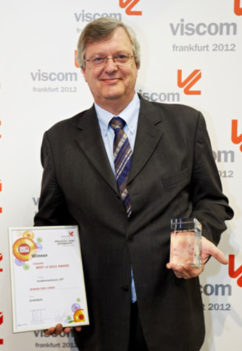 Mimaki Europe’s marketing manager, Mike Horsten receiving the Viscom award